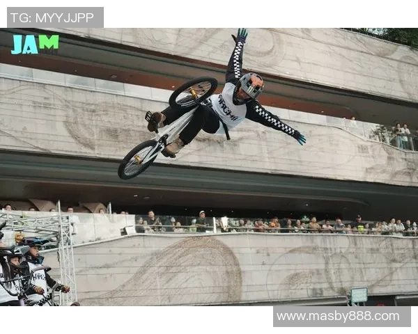 武汉极限运动队在世界滑板锦标赛中的默契配合与精彩表现分析